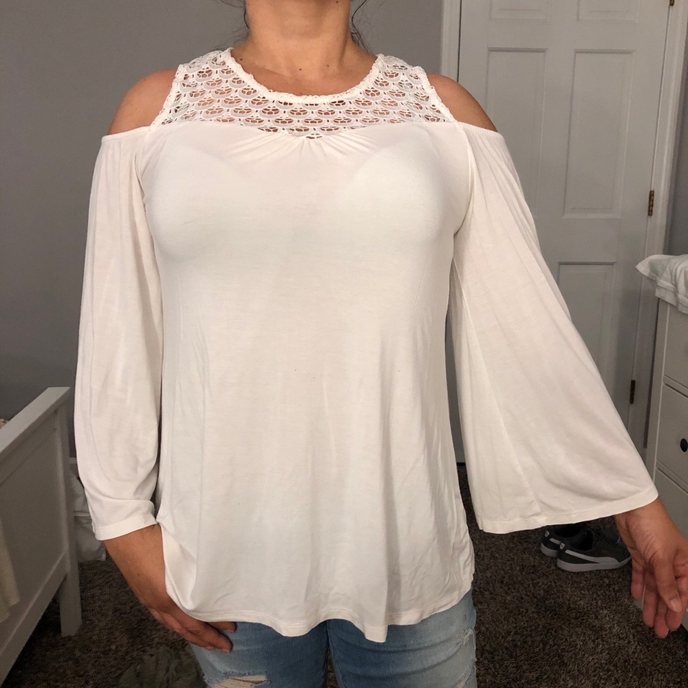White shoulder cut detailed top